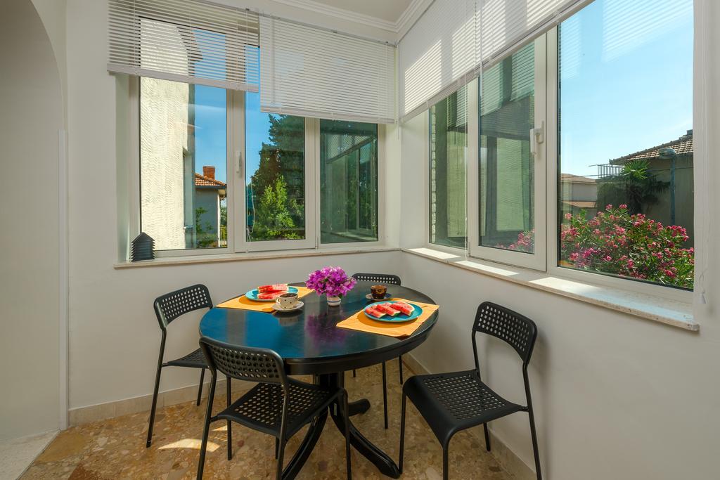 Garden Apartment Kaštela Habitación foto