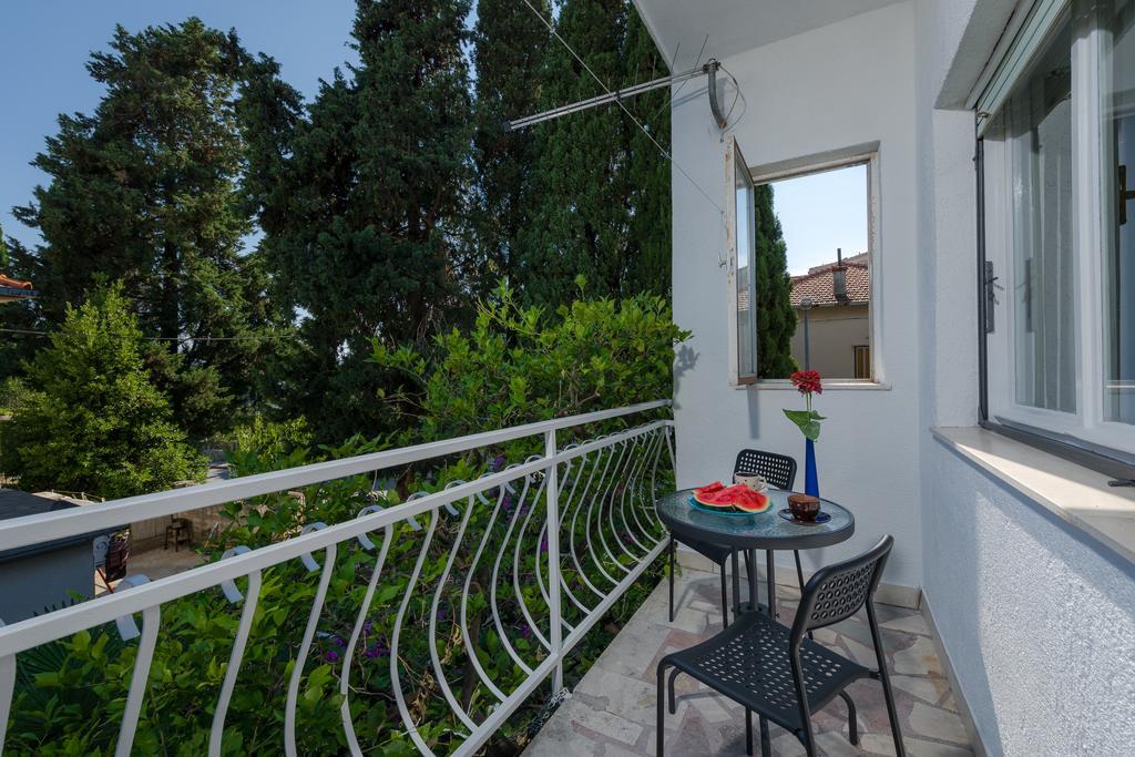 Garden Apartment Kaštela Habitación foto