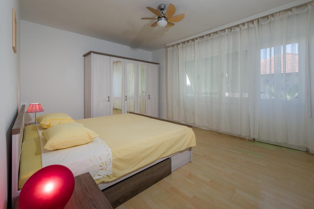 Garden Apartment Kaštela Habitación foto